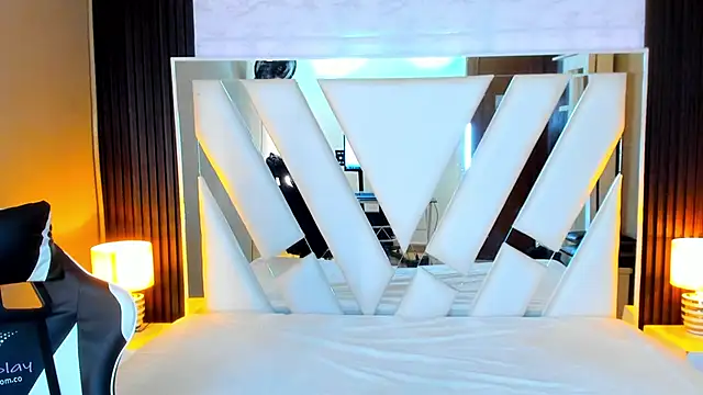 Linda4Petite online show from October 2025 06:09:01 PM