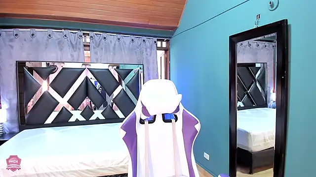 Linda4Petite online show from March 2025 06:18:01 PM