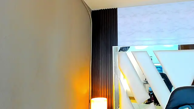 Linda4Petite online show from November 2025 06:22:02 PM