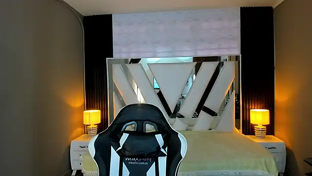 Linda4Petite online show from January 2026 06:36:02 PM