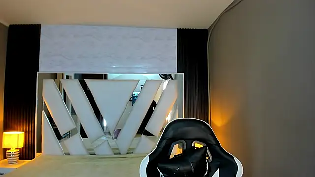 Linda4Petite online show from March 2026 06:23:02 PM