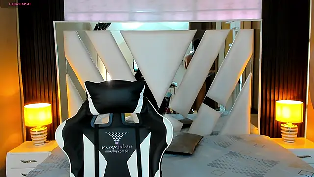 Linda4Petite online show from September 2025 01:27:02 PM