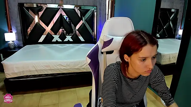 Linda4Petite online show from March 2025 07:38:02 PM