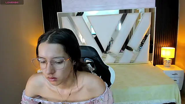 Linda4Petite online show from January 2026 06:55:02 PM