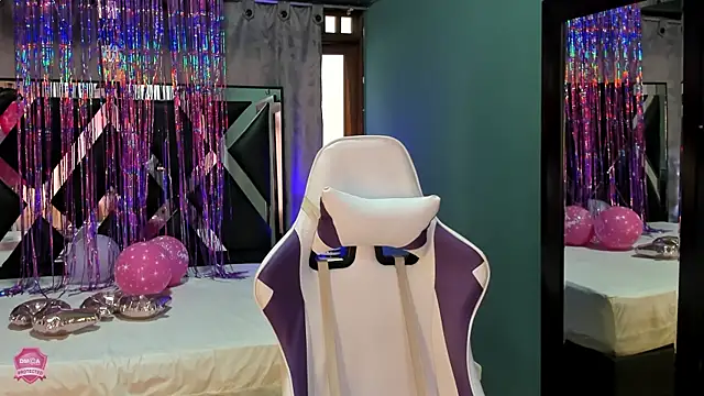 Linda4Petite online show from March 2025 06:17:02 PM