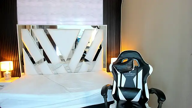 Linda4Petite online show from March 2026 06:41:01 PM