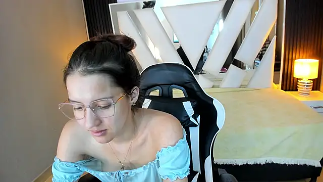 Linda4Petite online show from January 2026 06:57:01 PM