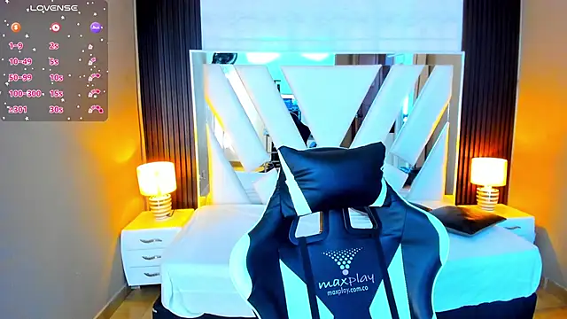 Linda4Petite online show from October 2025 06:09:02 PM