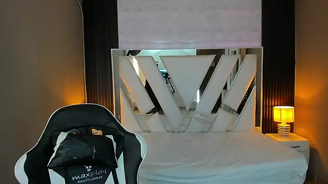 Linda4Petite online show from March 2026 06:18:02 PM