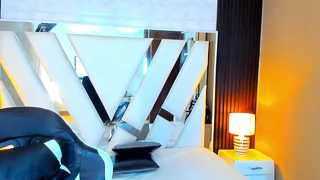 Linda4Petite online show from November 2025 06:12:02 PM