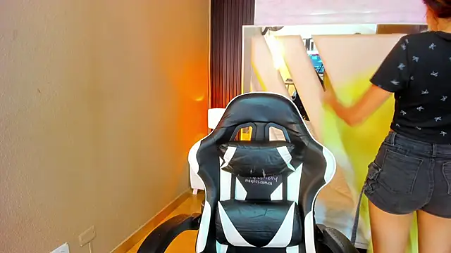 Linda4Petite online show from April 2026 06:16:01 PM