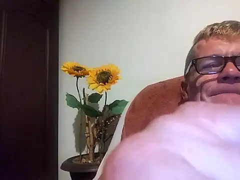 Snapshot of Robertino21cm chatting on October 2025 04:22:02 AM Robertino21cm online show from October 2025 04:22:02 AM