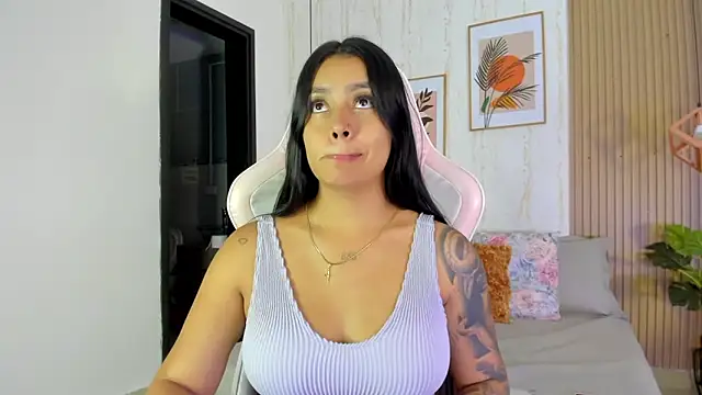 CameronCollins  online show from December 2025 07:30:01 PM