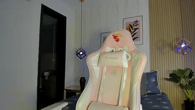 CameronCollins  online show from October 2025 07:48:02 PM