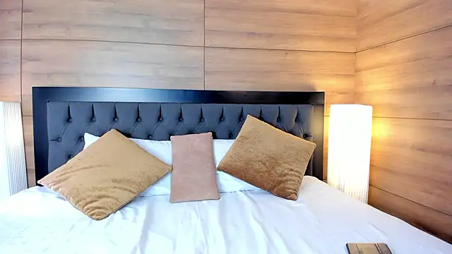 CameronCollins  online show from March 2026 07:53:01 PM