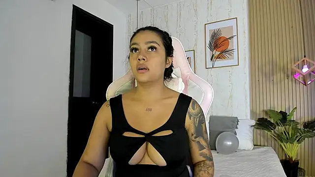 CameronCollins  online show from October 2025 07:44:02 PM