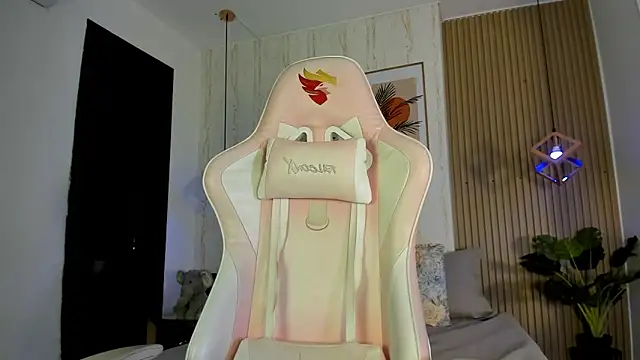 CameronCollins  online show from November 2025 07:25:01 PM