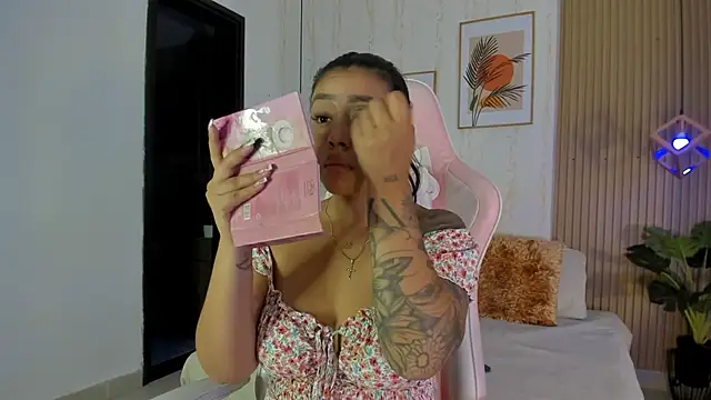 CameronCollins  online show from December 2025 07:35:01 PM