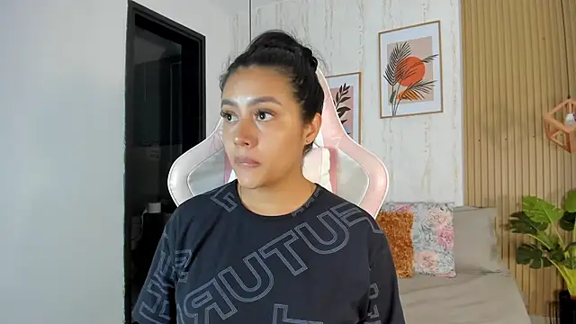 CameronCollins  online show from December 2025 08:34:02 PM