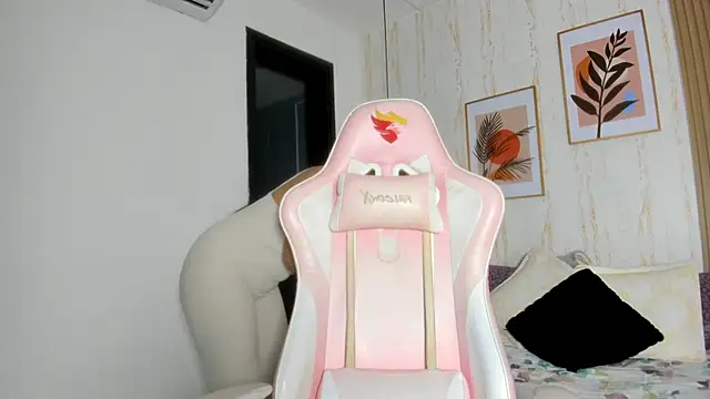 CameronCollins  online show from March 2025 07:54:01 PM