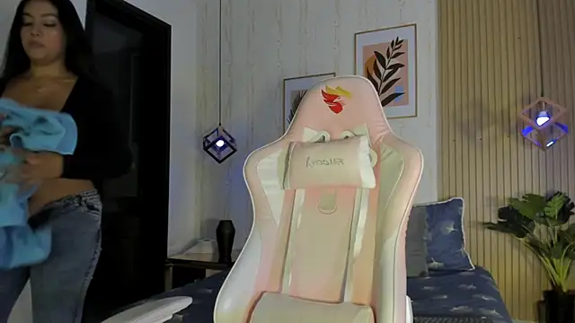 CameronCollins  online show from October 2025 07:47:02 PM