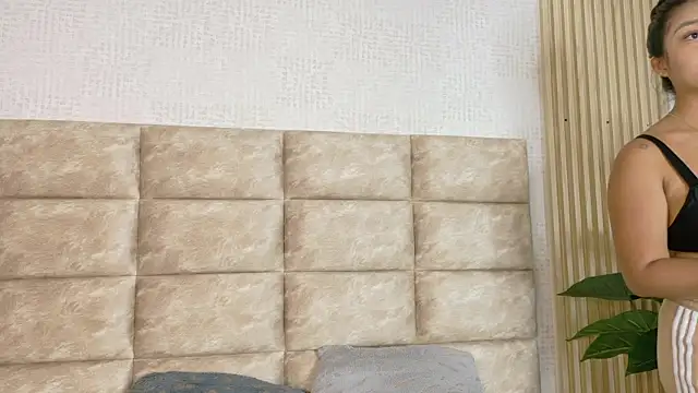 CameronCollins  online show from April 2026 07:18:01 PM