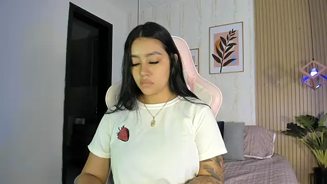 CameronCollins  online show from October 2025 07:58:02 PM