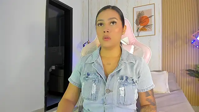 CameronCollins  online show from January 2026 07:41:02 PM