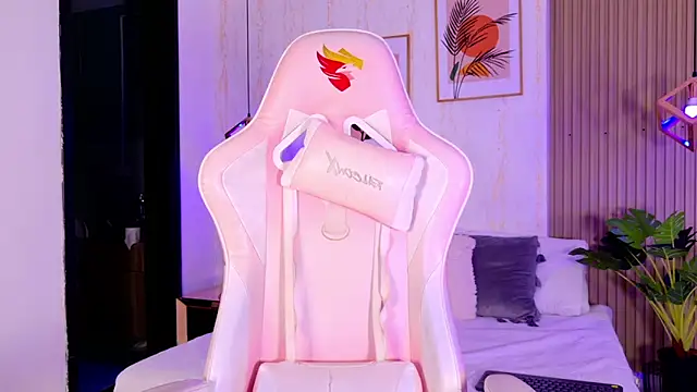 CameronCollins  online show from February 2026 07:44:01 PM