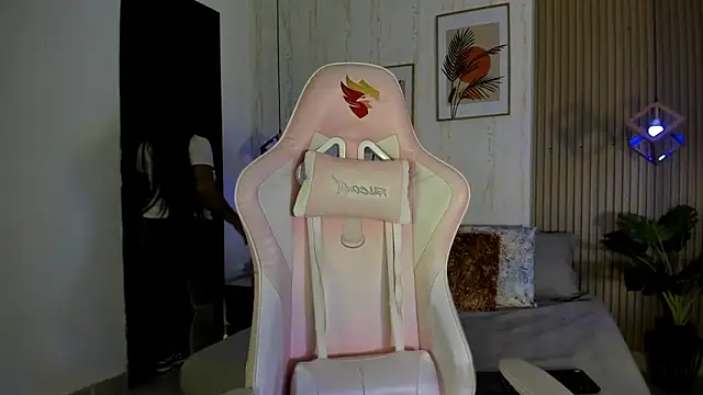 CameronCollins  online show from November 2025 07:51:01 PM