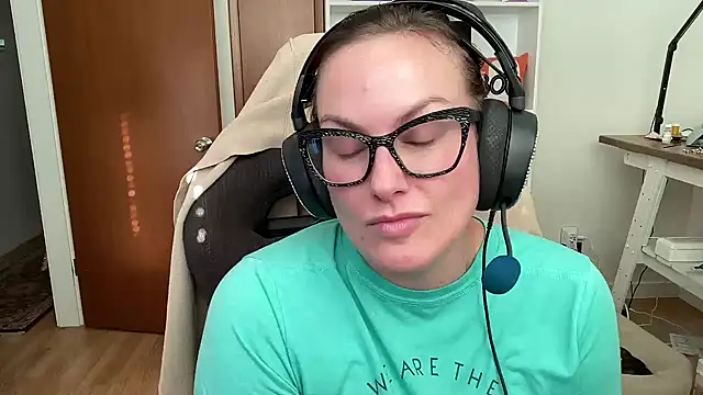 Snapshot of NikkixNight chatting on November 2025 05:50:02 PM NikkixNight online show from November 2025 05:50:02 PM