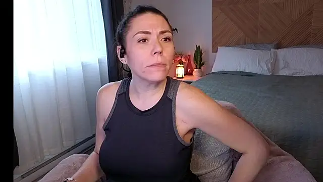 Ellie-L-Elizabeth online show from April 2026 06:35:02 PM