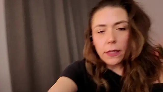 Snapshot of Ellie-L-Elizabeth chatting on May 2026 02:49:02 AM Ellie-L-Elizabeth online show from May 2026 02:49:02 AM