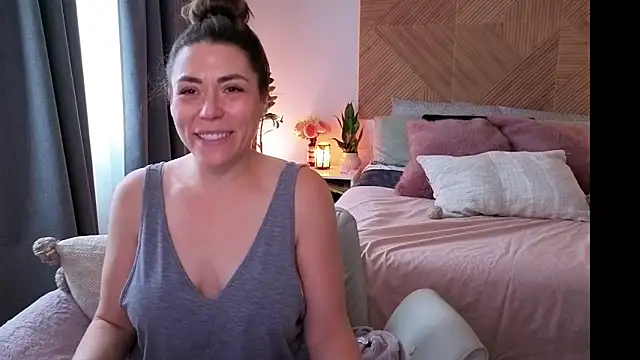 Snapshot of Ellie-L-Elizabeth chatting on June 2026 11:04:01 PM Ellie-L-Elizabeth online show from June 2026 11:04:01 PM