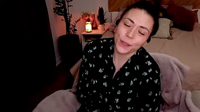Snapshot of Ellie-L-Elizabeth chatting on April 2026 12:06:02 AM Ellie-L-Elizabeth online show from April 2026 12:06:02 AM