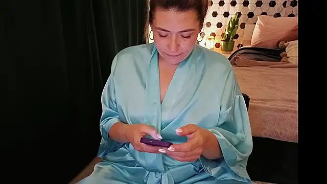 Snapshot of Ellie-L-Elizabeth chatting on July 2026 04:02:01 AM Ellie-L-Elizabeth online show from July 2026 04:02:01 AM