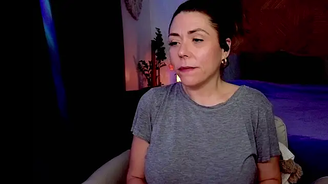 Snapshot of Ellie-L-Elizabeth chatting on May 2026 03:02:02 AM Ellie-L-Elizabeth online show from May 2026 03:02:02 AM
