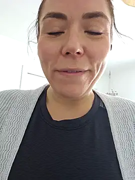 Ellie-L-Elizabeth online show from January 2025 04:08:01 PM