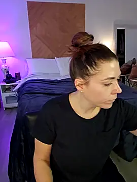 Ellie-L-Elizabeth online show from November 2025 05:13:02 PM