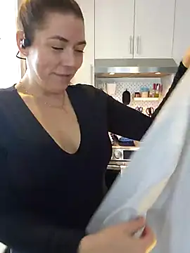 Ellie-L-Elizabeth online show from January 2025 02:39:01 PM