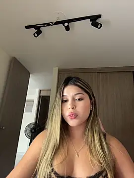 lunablossom  online show from March 2026 10:30:01 PM