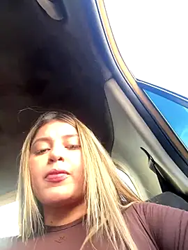 Snapshot of lunablossom_ chatting on October 2025 09:12:01 PM lunablossom online show from October 2025 09:12:01 PM