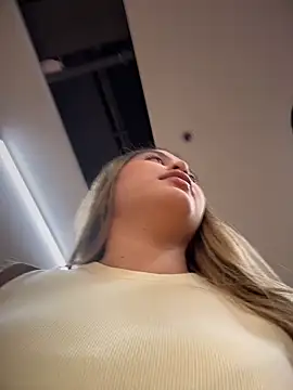 lunablossom  online show from March 2026 07:48:02 PM