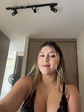 lunablossom  online show from April 2026 06:02:01 PM