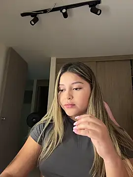 lunablossom  online show from March 2026 12:24:02 AM