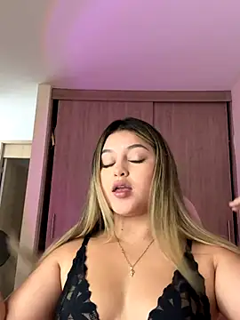 lunablossom  online show from October 2025 06:50:02 PM