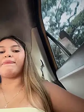 lunablossom  online show from April 2026 07:40:02 PM