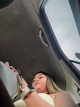 lunablossom  online show from April 2026 07:58:02 PM