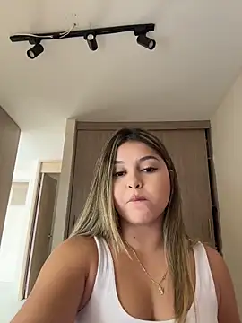 lunablossom  online show from February 2026 08:08:02 PM