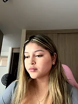 lunablossom  online show from January 2026 10:13:02 PM